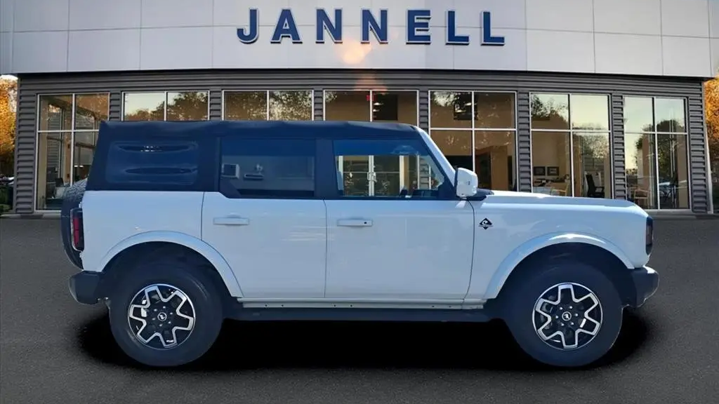 2023 Ford Bronco Base