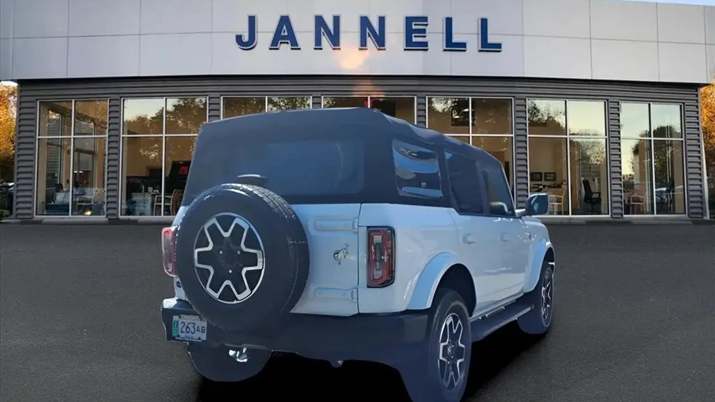 2023 Ford Bronco Base