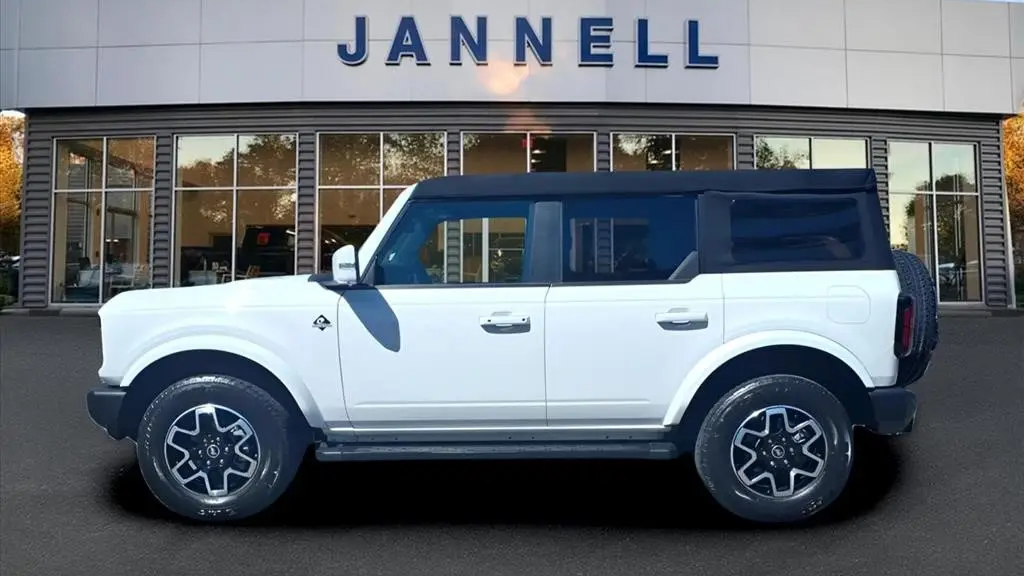 2023 Ford Bronco Base