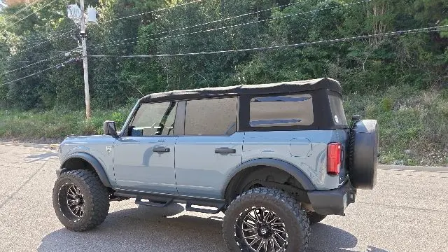 2023 Ford Bronco Base