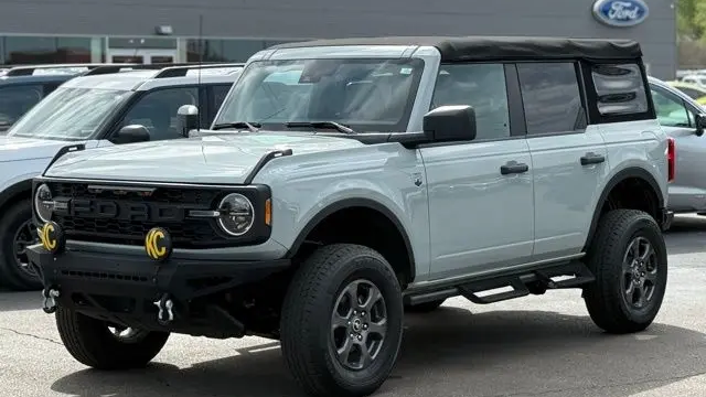 2023 Ford Bronco Base