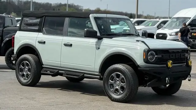 2023 Ford Bronco Base