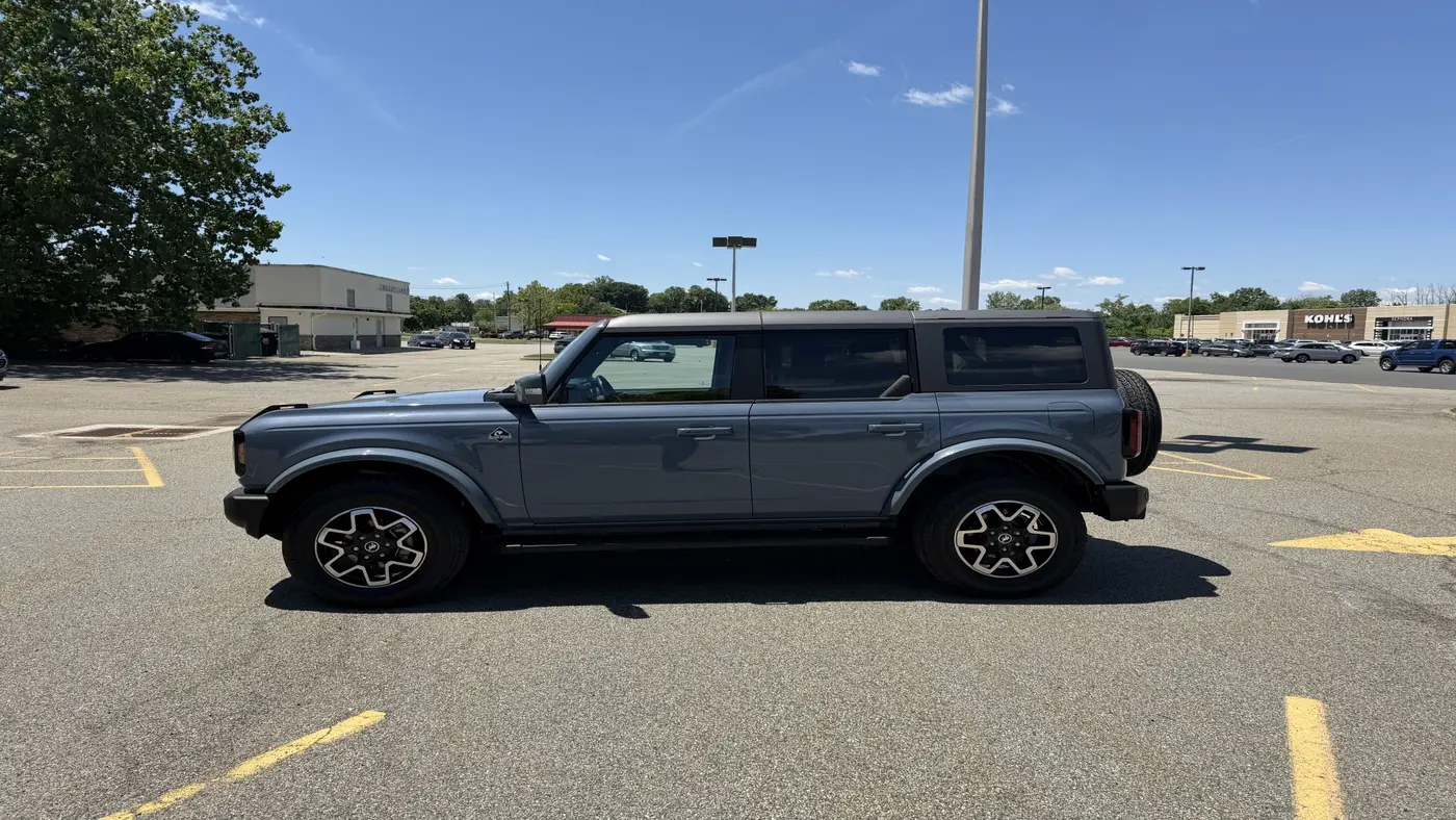 2023 Ford Bronco Base