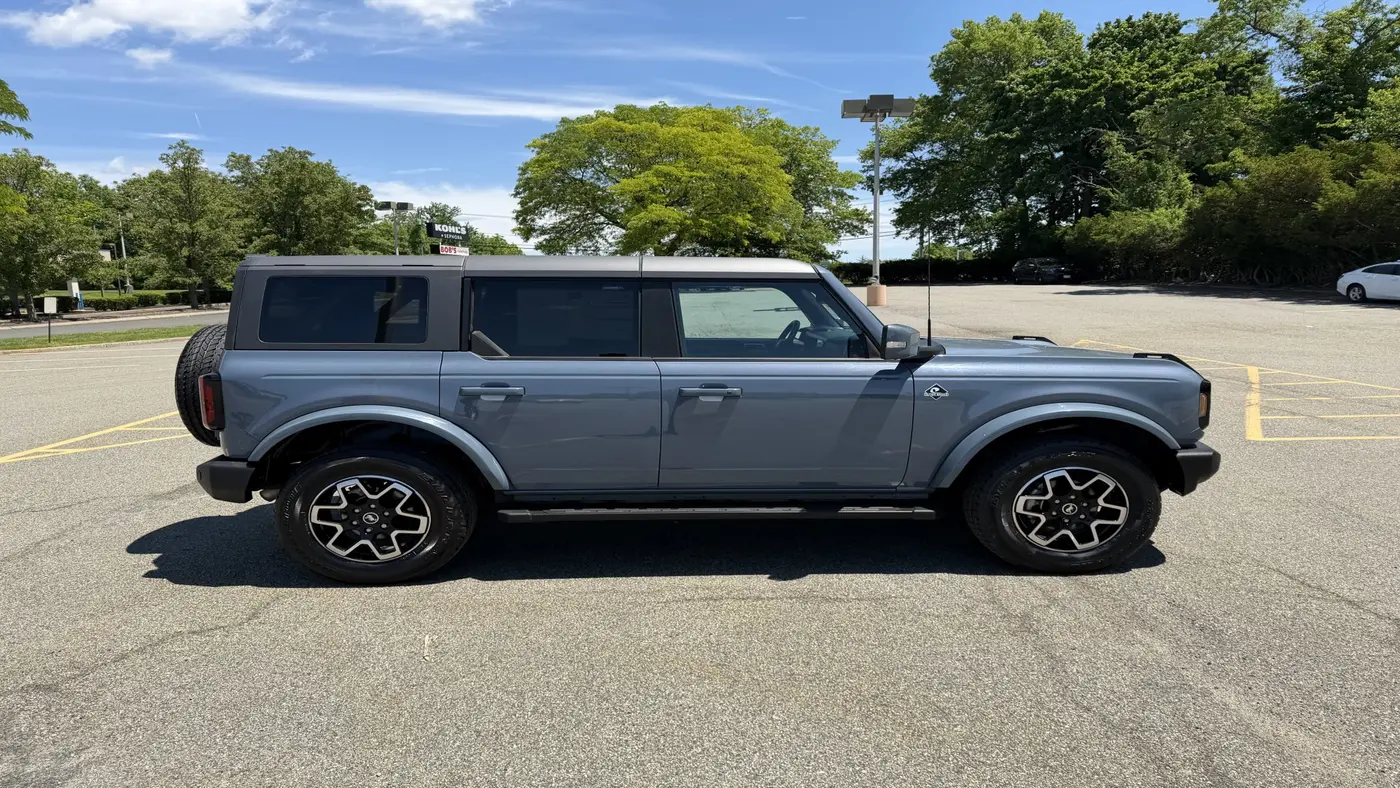 2023 Ford Bronco Base