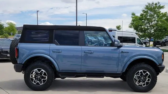2023 Ford Bronco Base