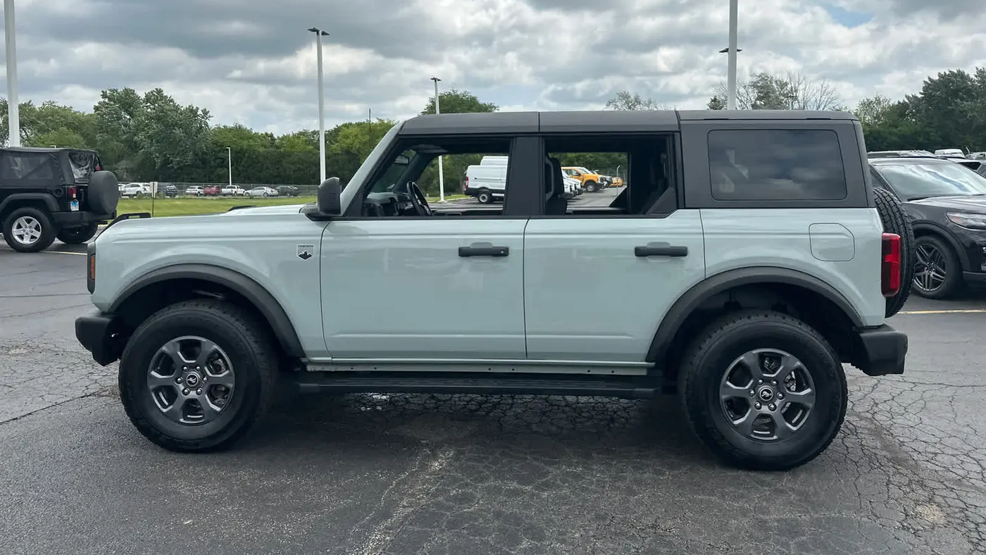 2023 Ford Bronco Base