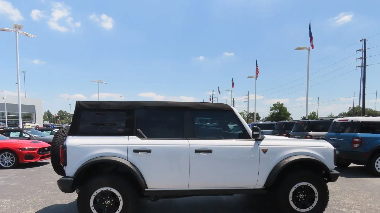 2023 Ford Bronco Base Advanced