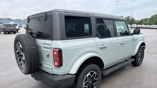 2023 Ford Bronco Base Advanced