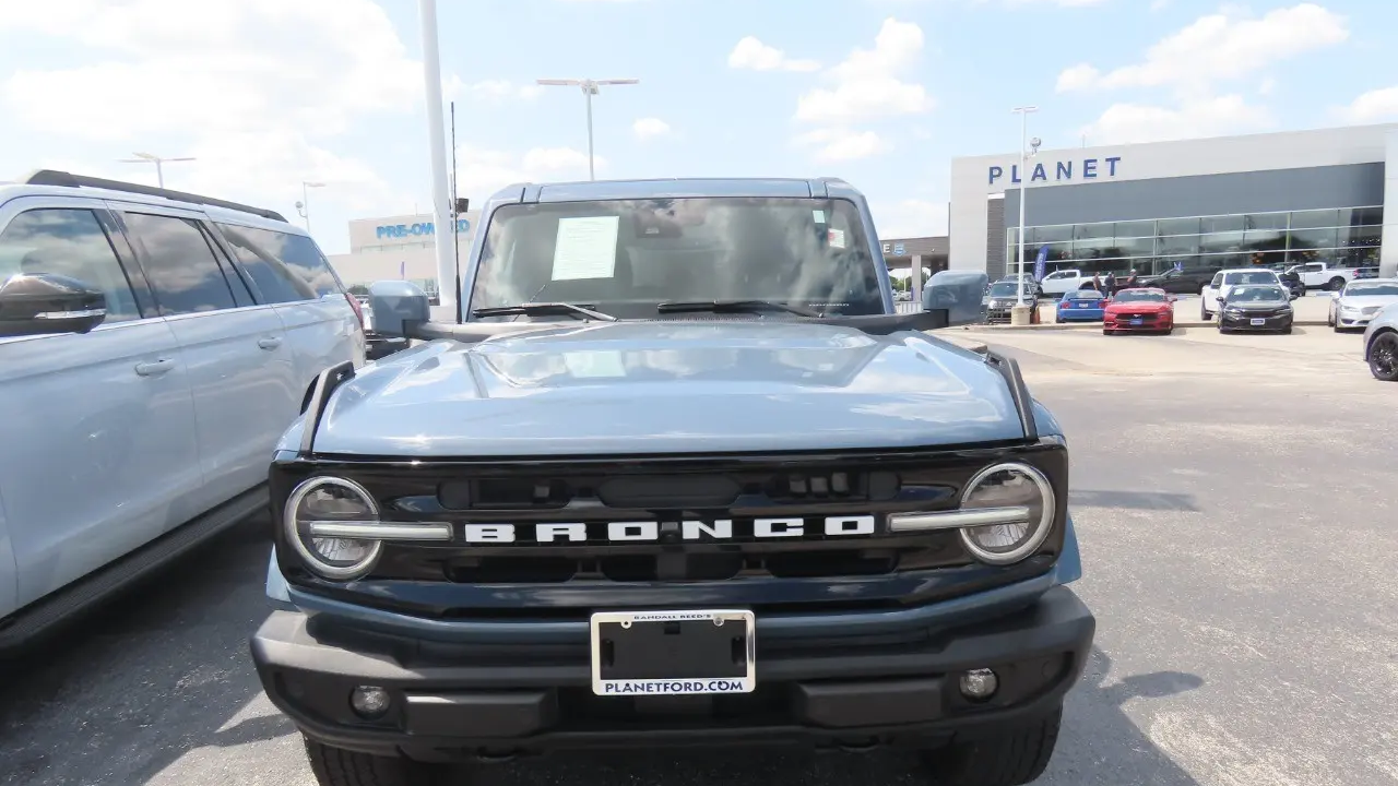 2024 Ford Bronco Outer Banks
