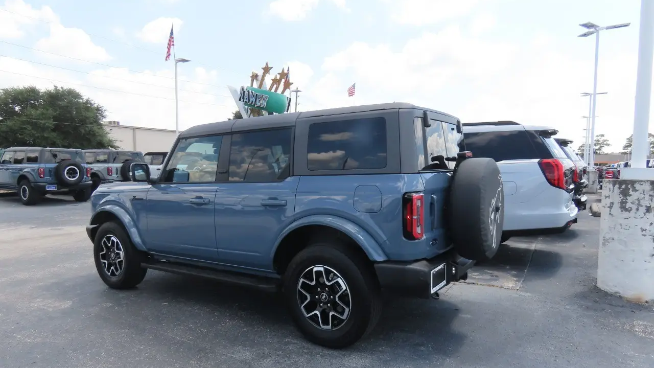 2024 Ford Bronco Outer Banks