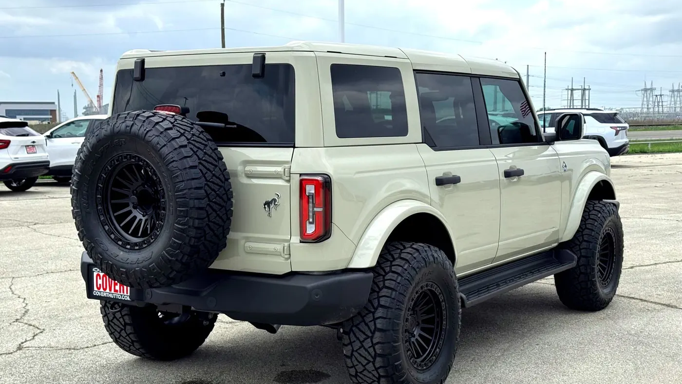 2026 Ford Bronco Outer Banks