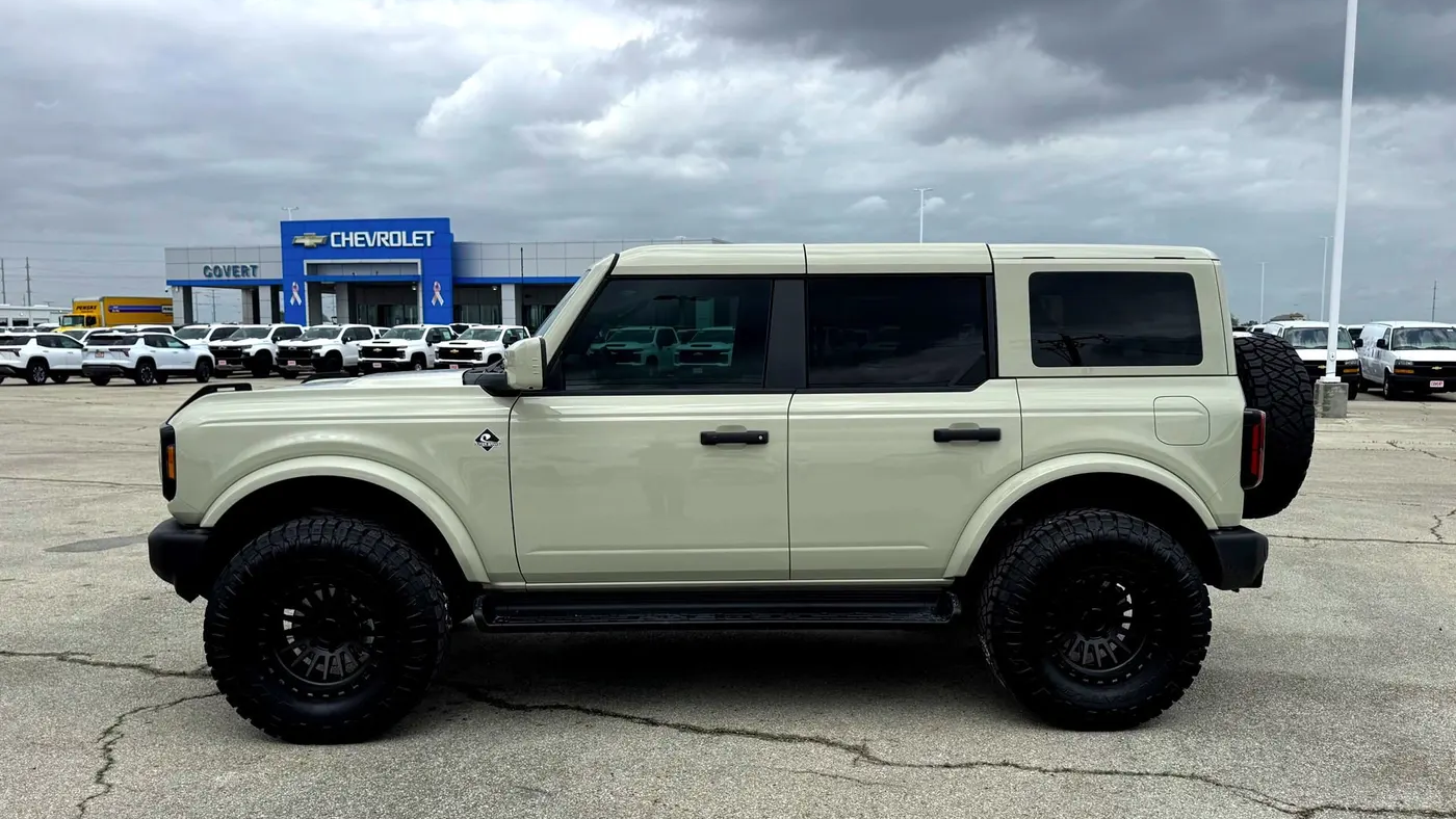 2026 Ford Bronco Outer Banks