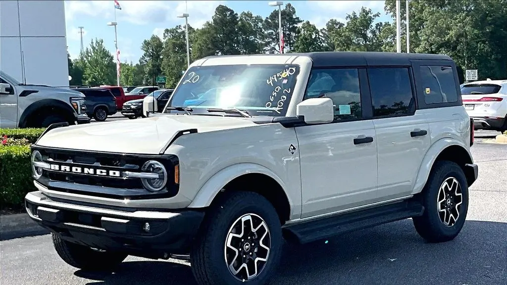 2026 Ford Bronco Outer Banks