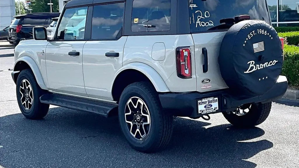 2026 Ford Bronco Outer Banks