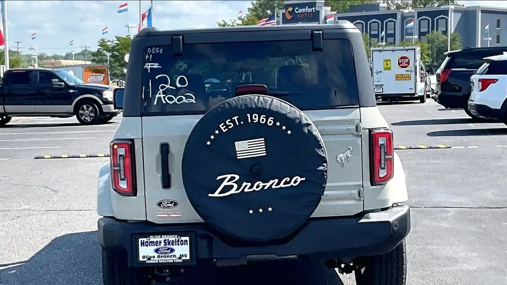 2026 Ford Bronco Outer Banks