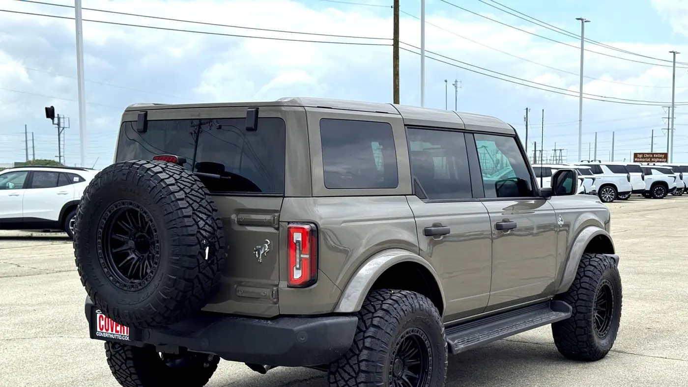 2026 Ford Bronco Outer Banks