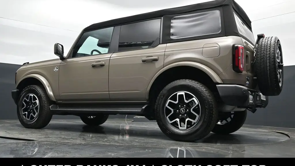 2025 Ford Bronco Outer Banks