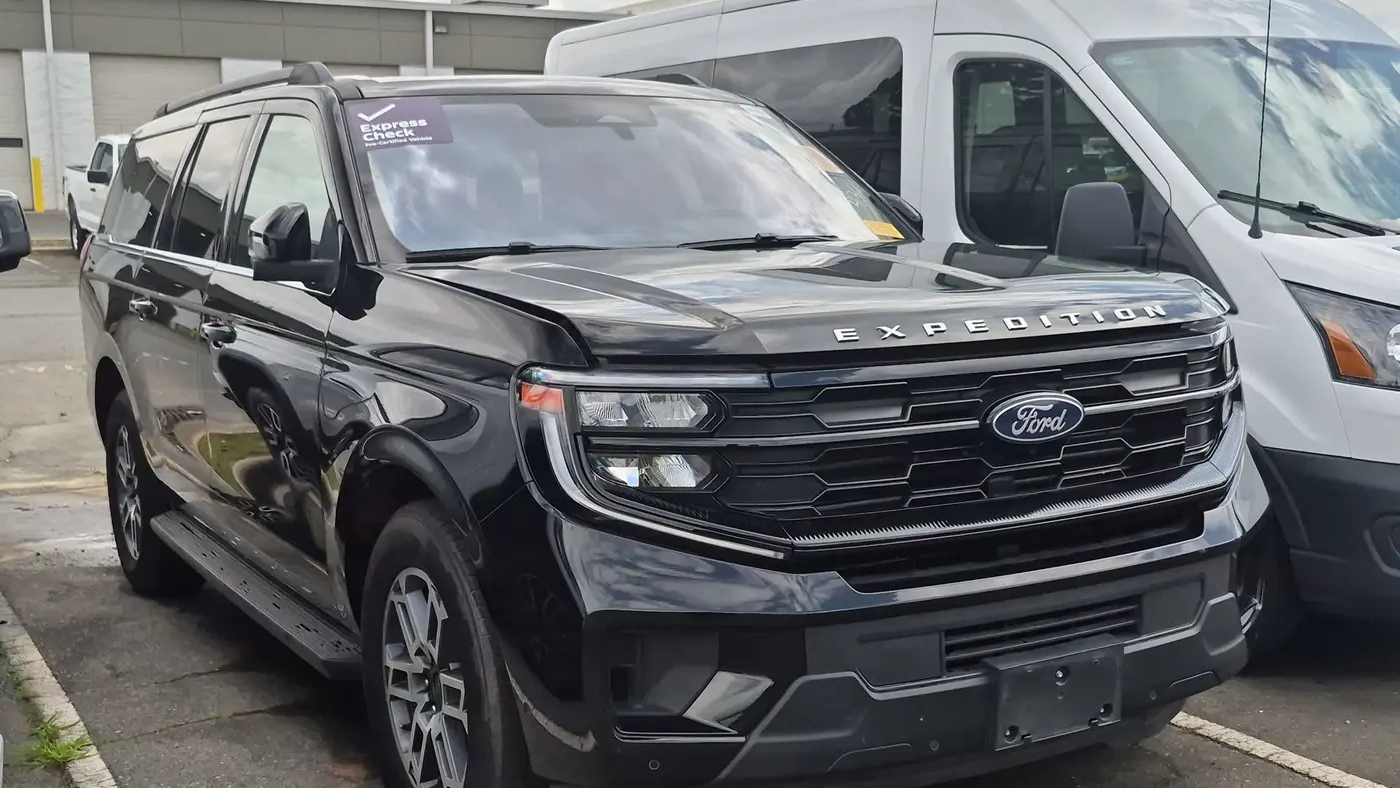 2025 Ford Expedition MAX Active