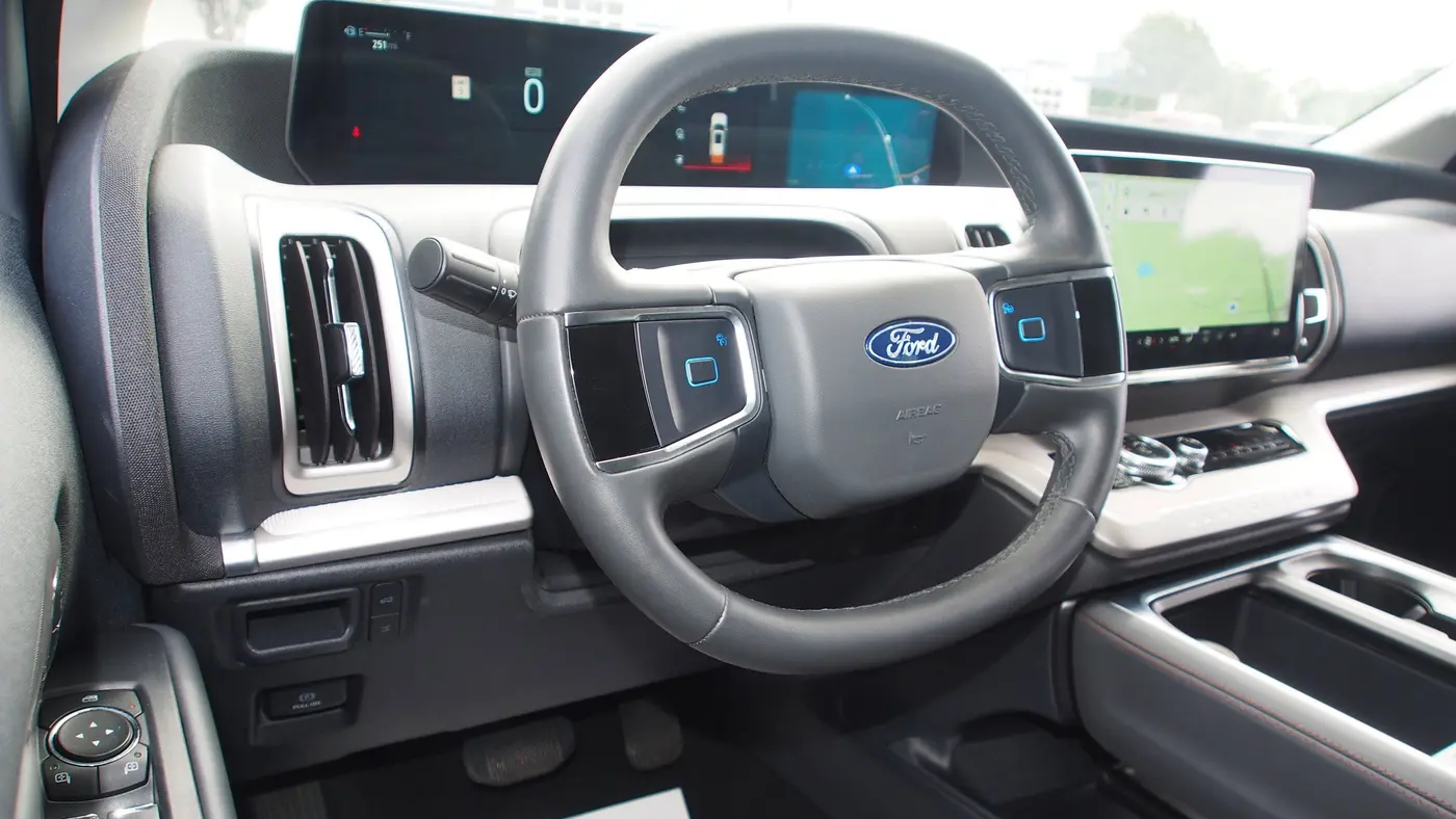 2025 Ford Expedition MAX Active