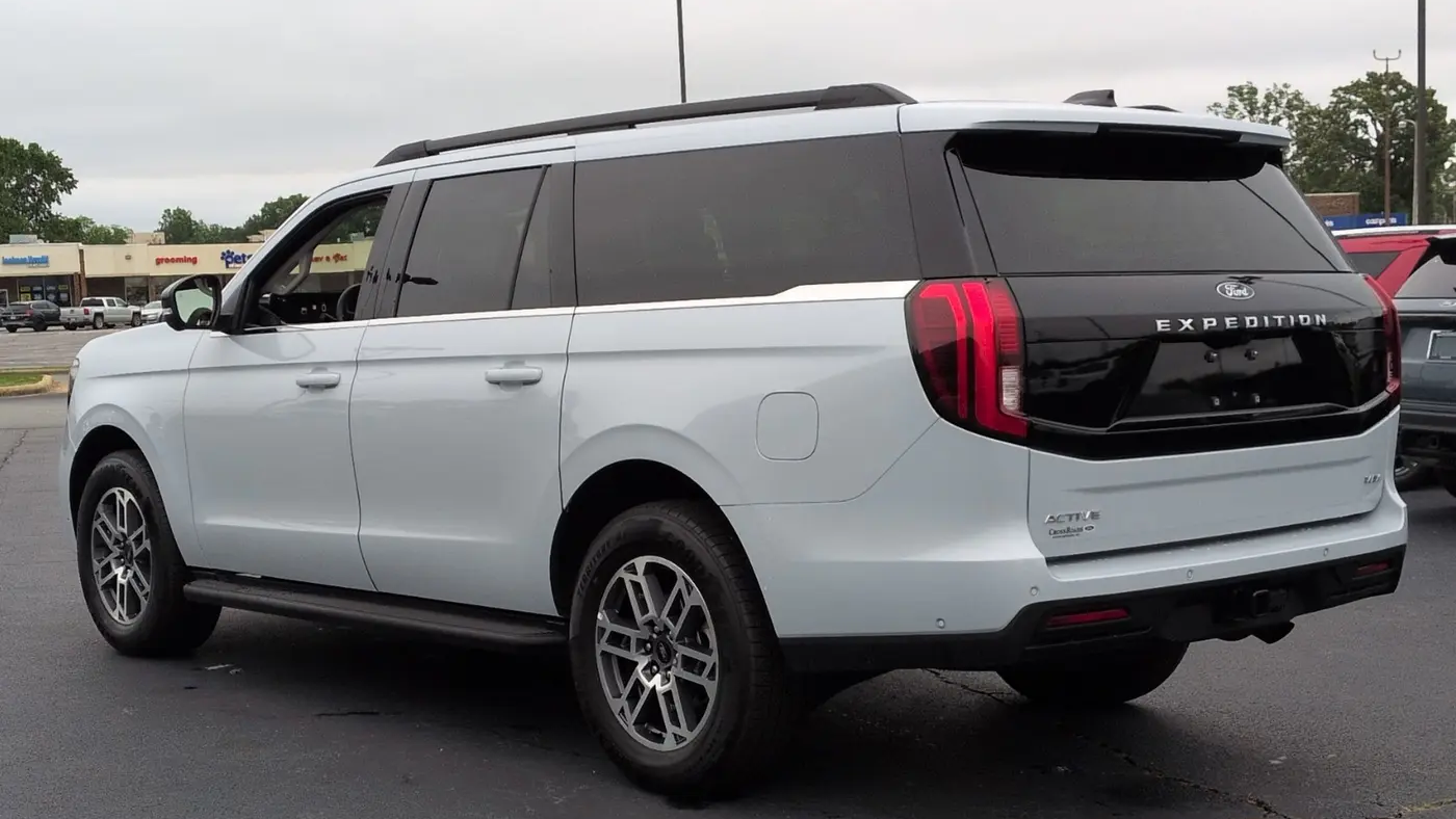 2025 Ford Expedition MAX Active