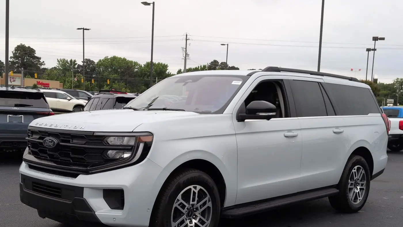 2025 Ford Expedition MAX Active