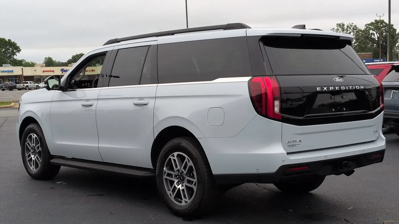 2025 Ford Expedition MAX Active