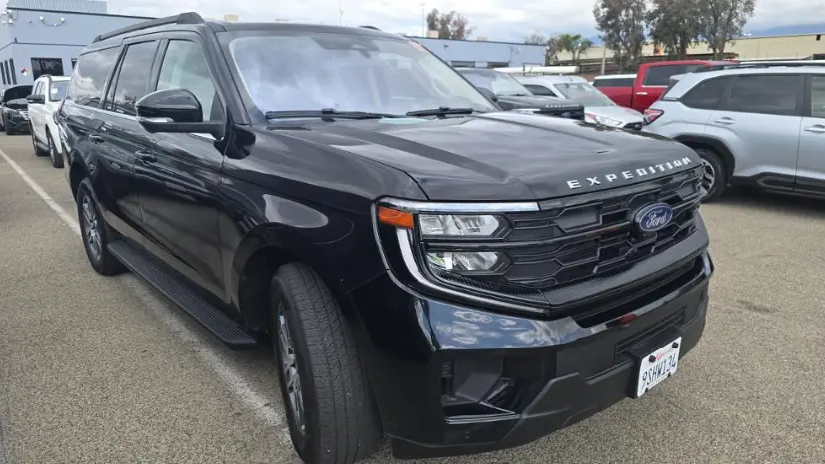 2025 Ford Expedition MAX Active