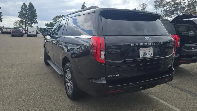 2025 Ford Expedition MAX Active