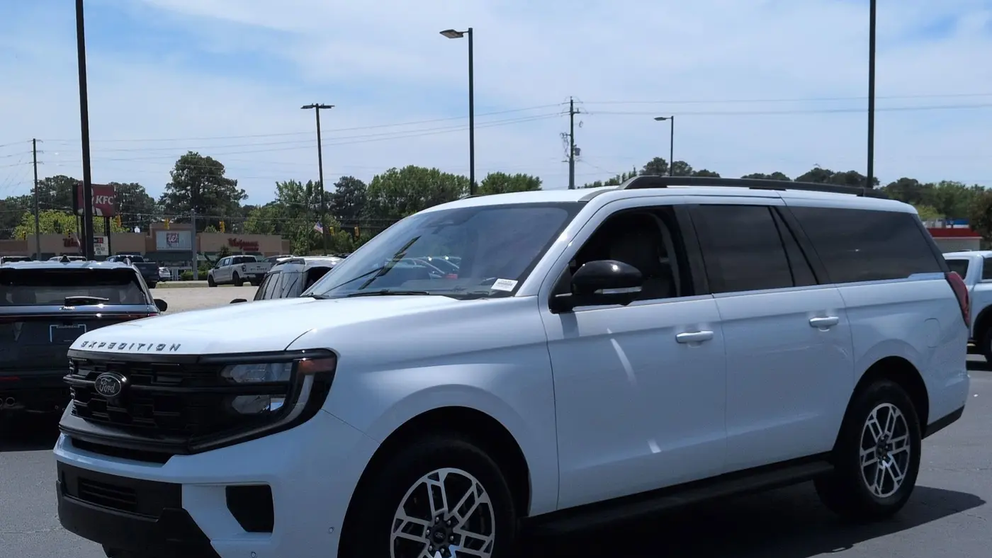2025 Ford Expedition MAX Active