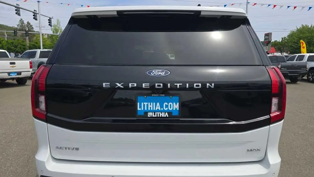 2025 Ford Expedition MAX Active