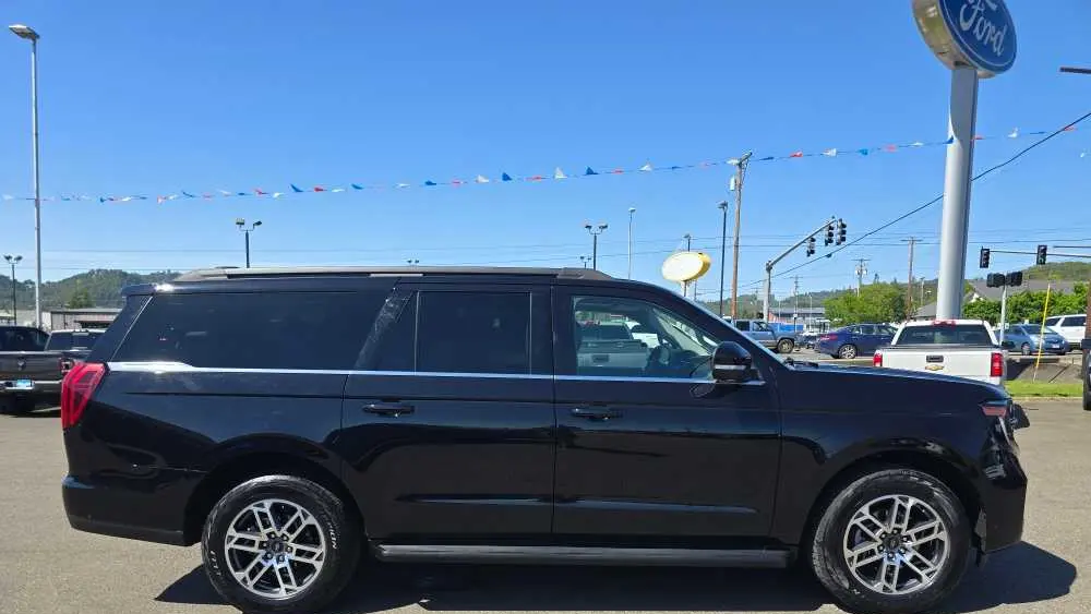 2025 Ford Expedition MAX Active