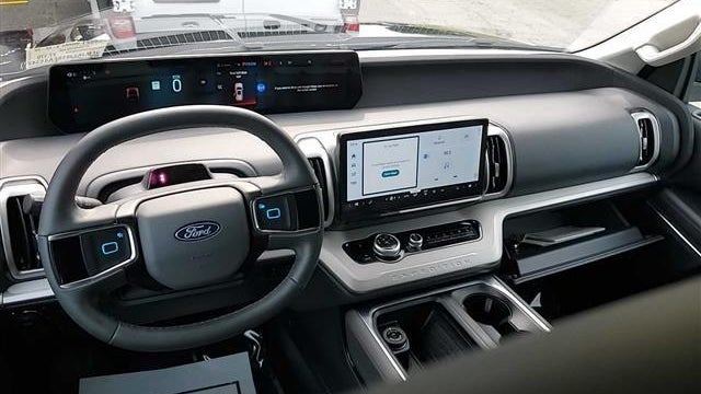 2025 Ford Expedition MAX Active