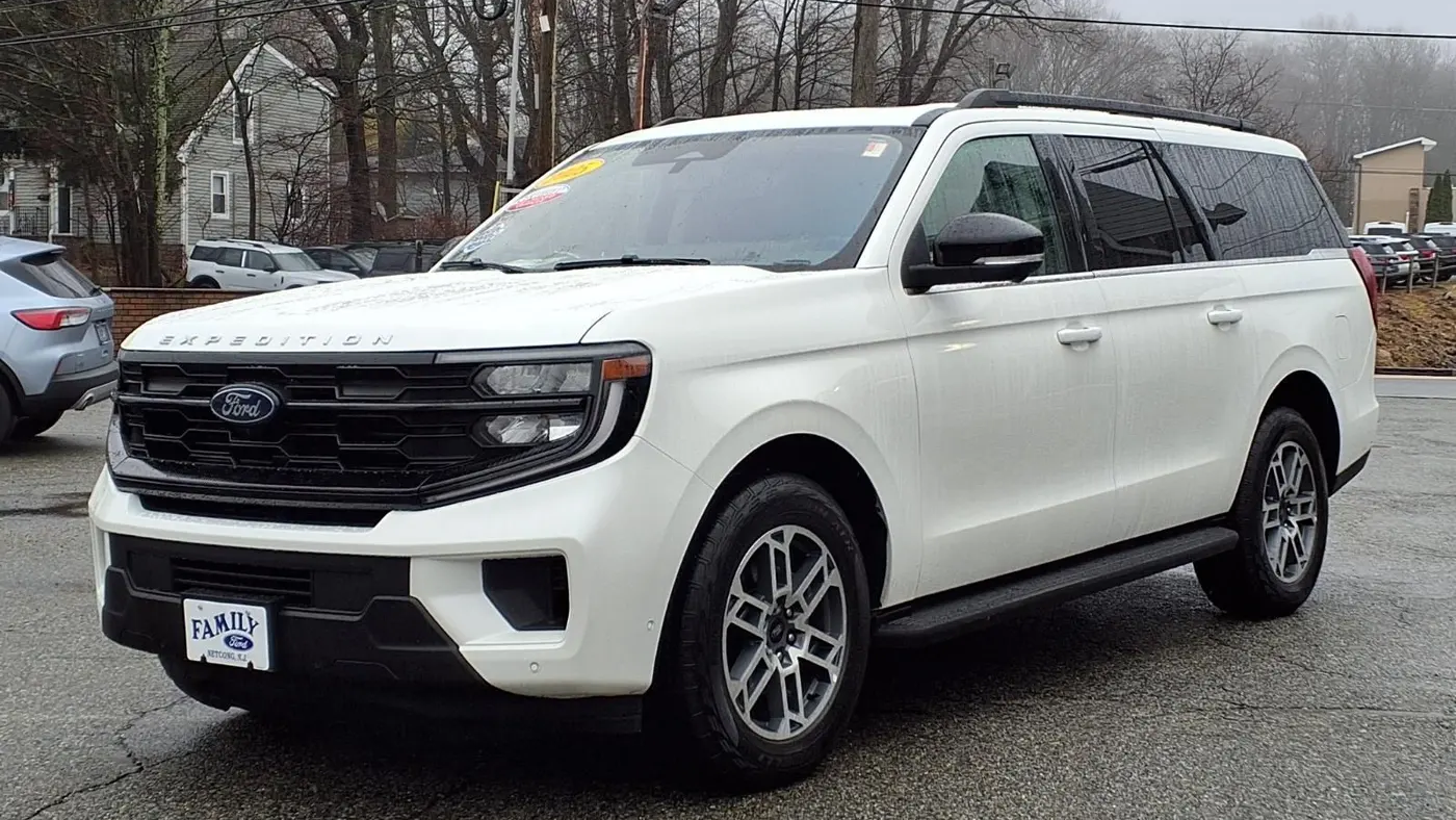 2025 Ford Expedition MAX Active