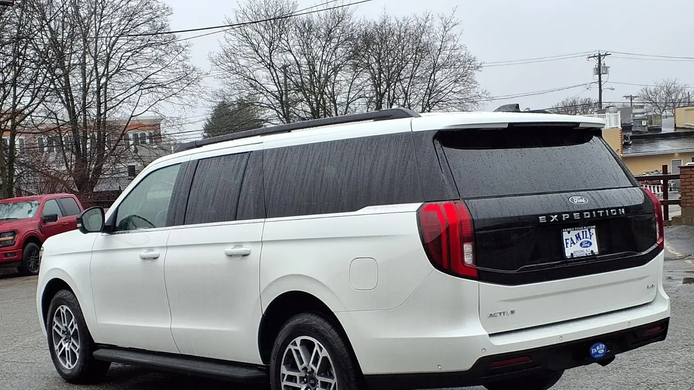 2025 Ford Expedition MAX Active