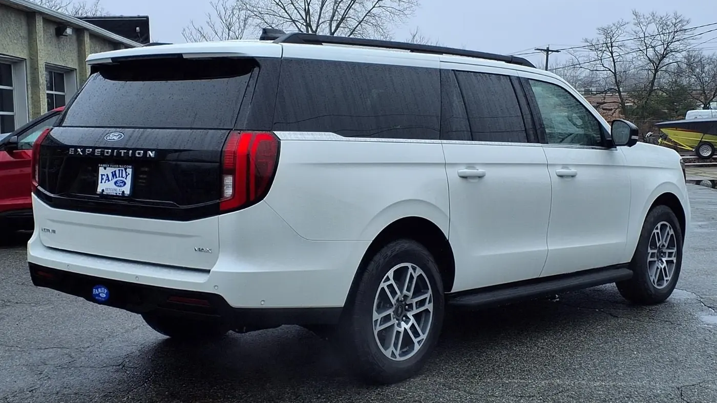 2025 Ford Expedition MAX Active
