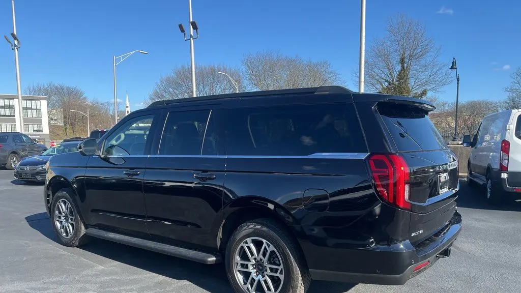 2025 Ford Expedition MAX Active
