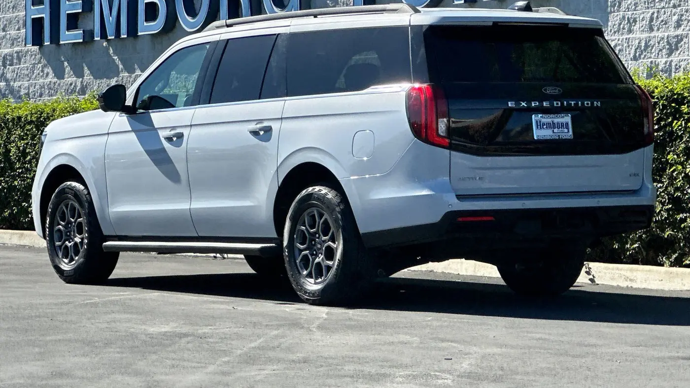 2025 Ford Expedition MAX Active