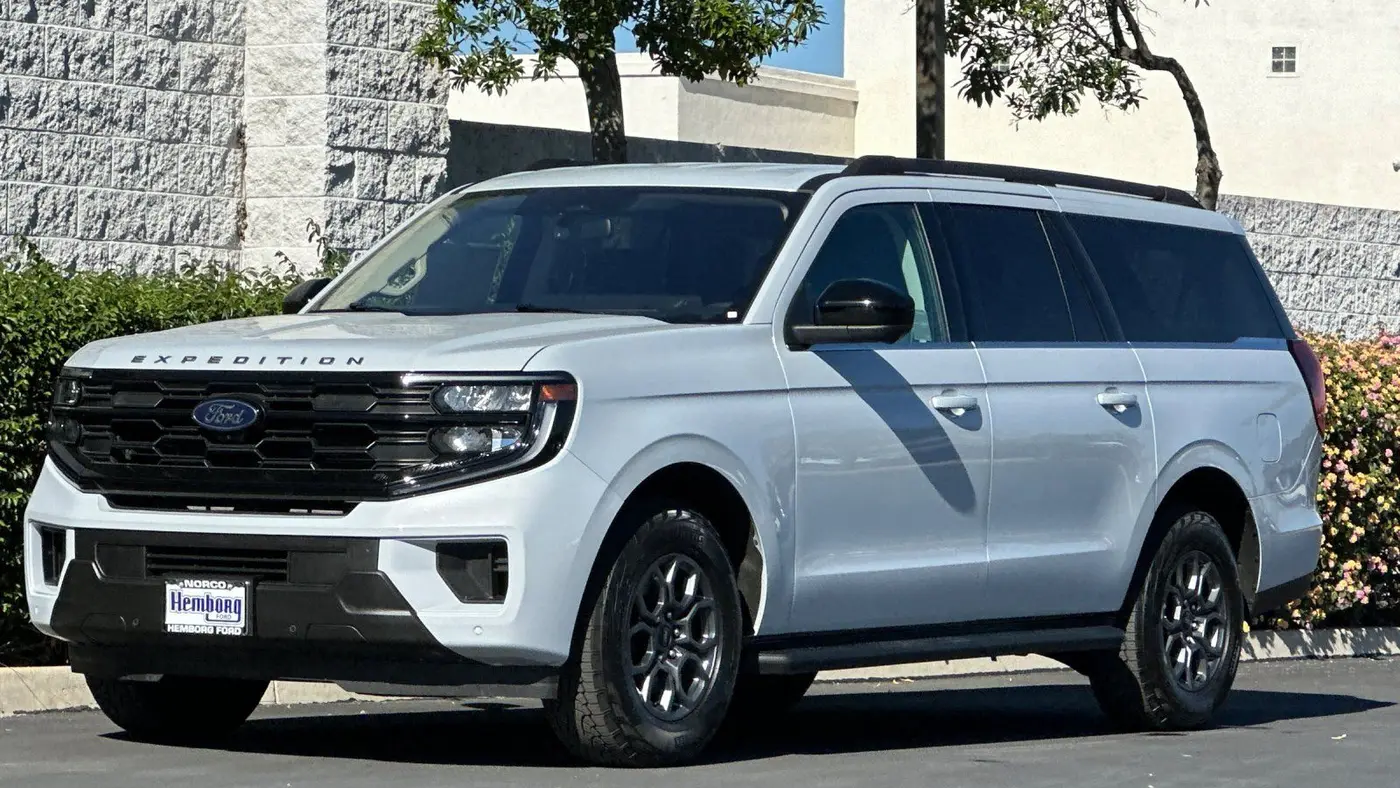 2025 Ford Expedition MAX Active