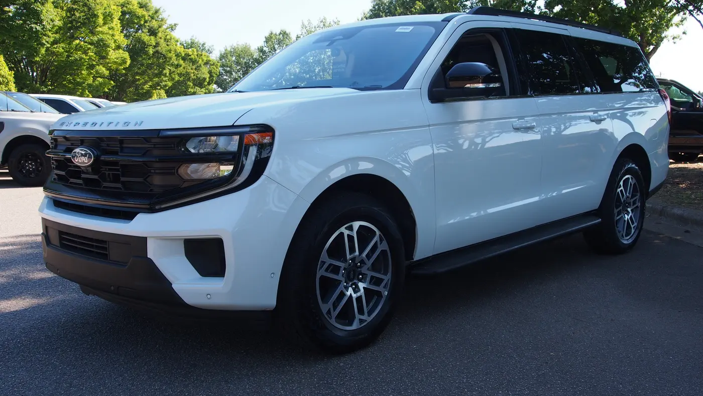 2025 Ford Expedition MAX Active
