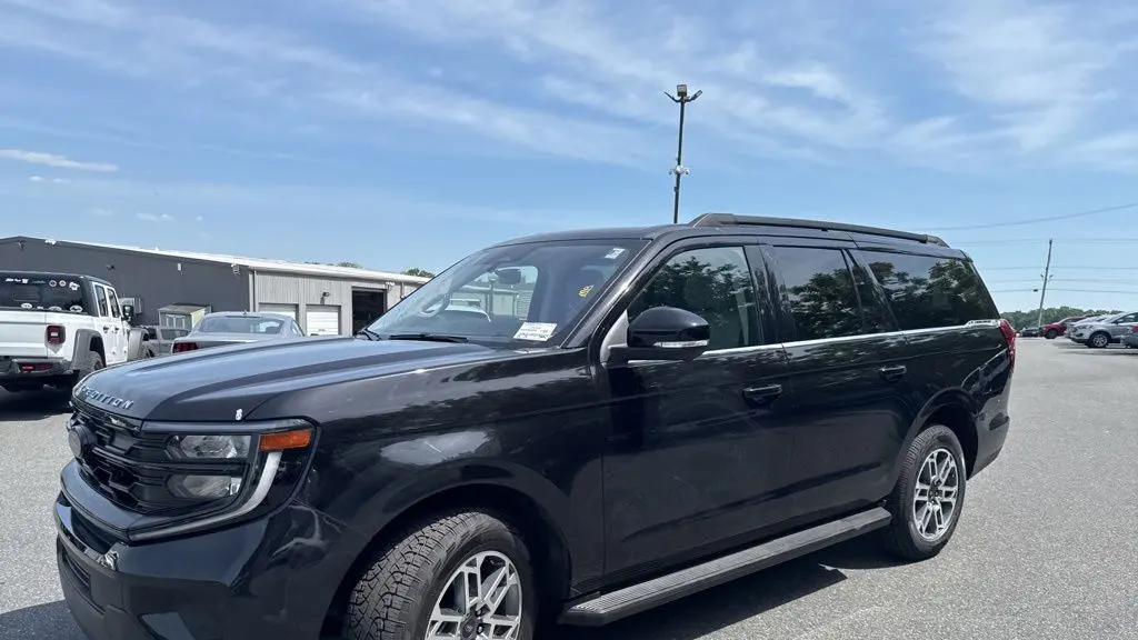 2025 Ford Expedition MAX Active