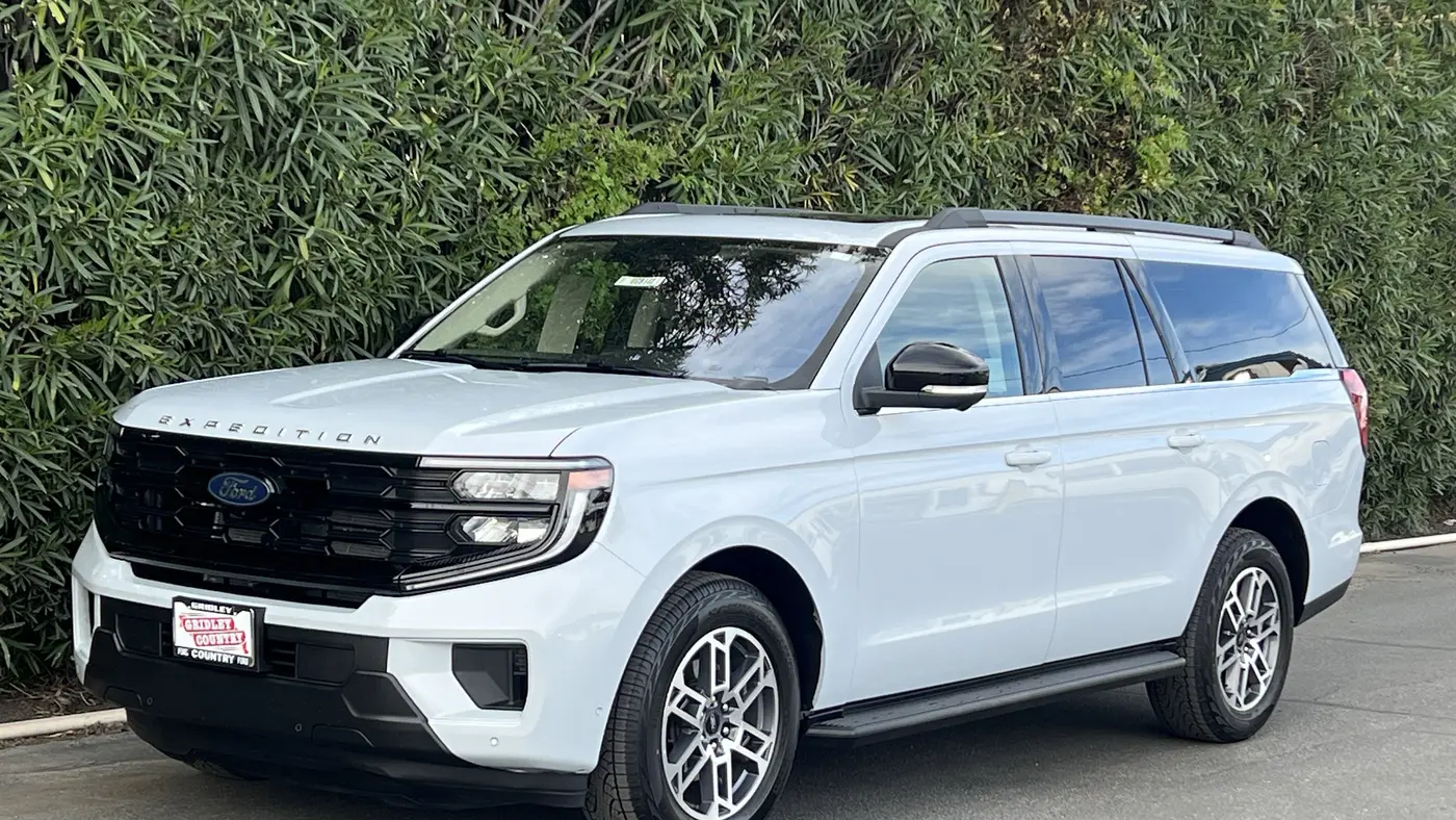 2025 Ford Expedition MAX Active