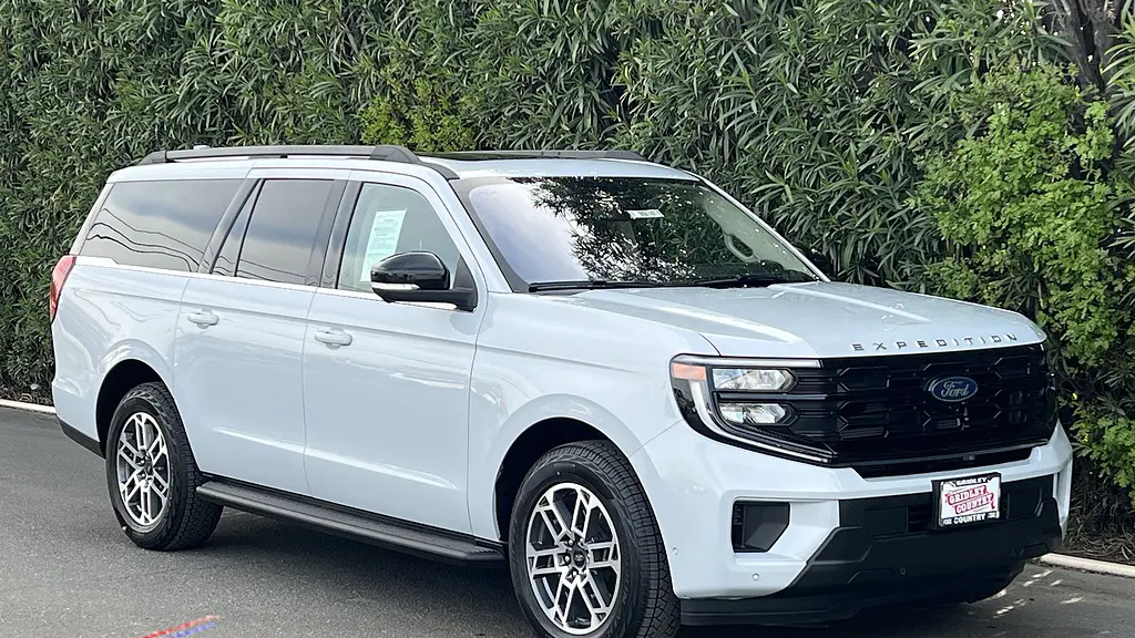 2025 Ford Expedition MAX Active