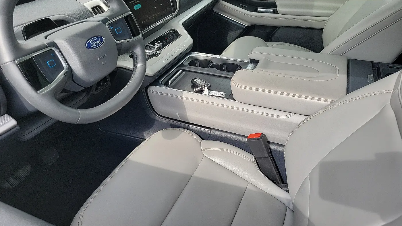 2025 Ford Expedition MAX Active