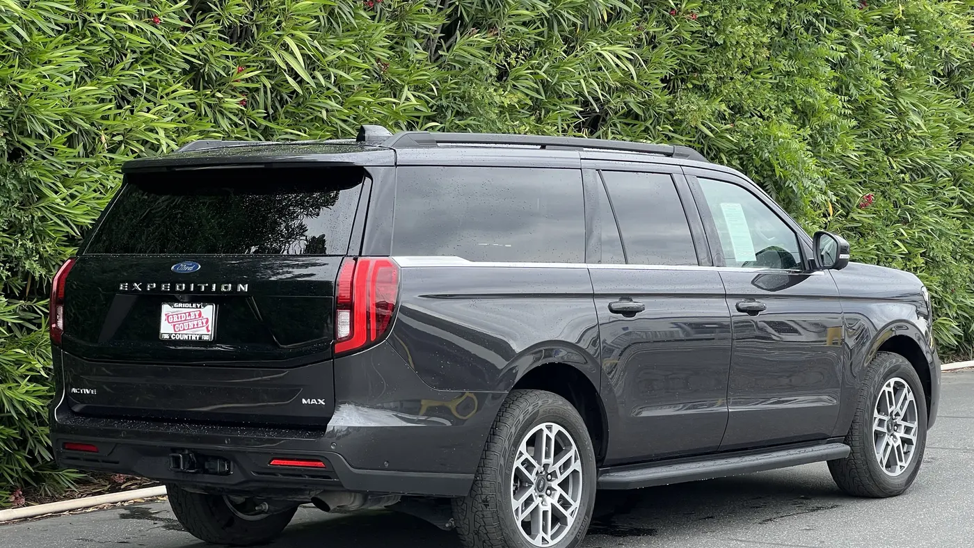2025 Ford Expedition MAX Active