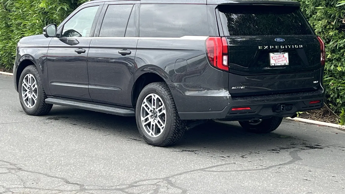 2025 Ford Expedition MAX Active