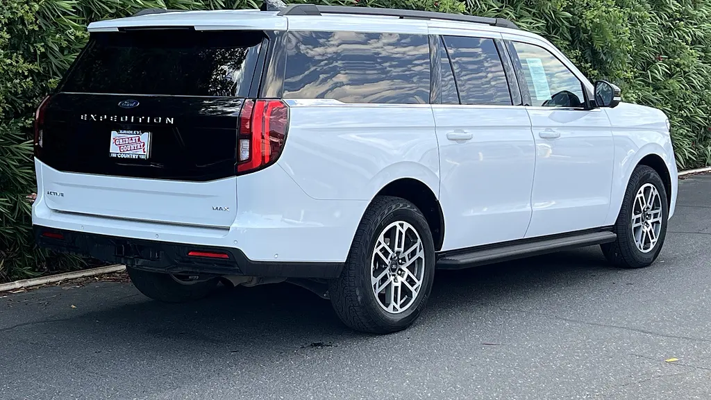 2025 Ford Expedition MAX Active