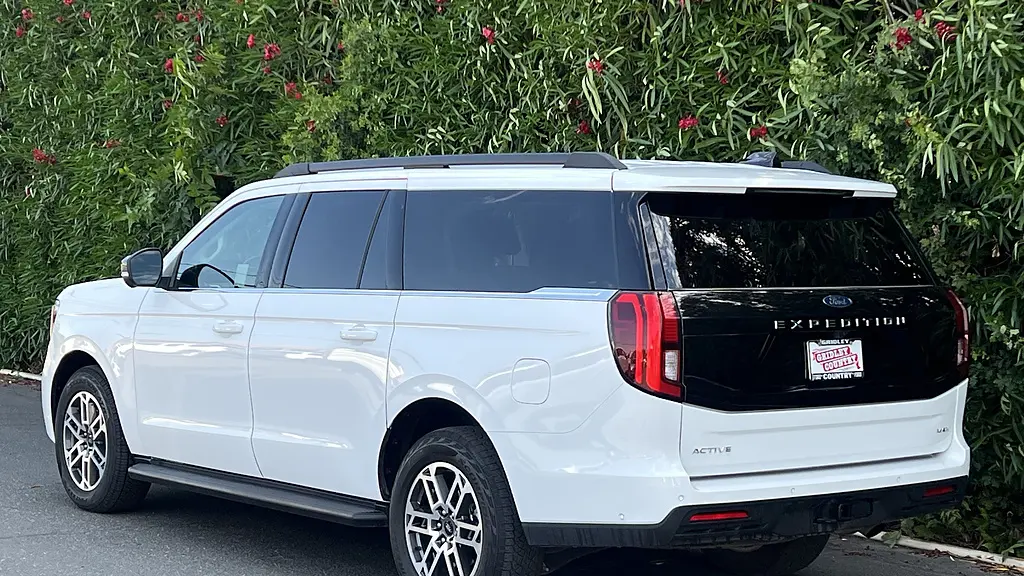 2025 Ford Expedition MAX Active