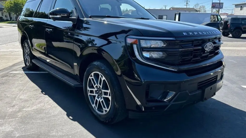 2025 Ford Expedition MAX Active