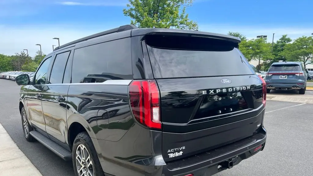 2025 Ford Expedition MAX Active