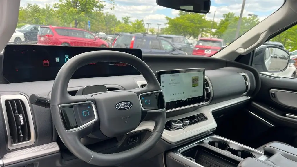 2025 Ford Expedition MAX Active